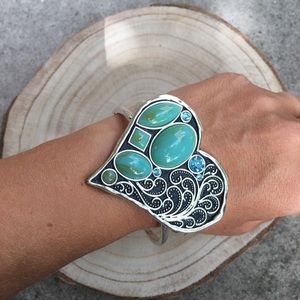 Heart shaped turquoise and silver bracelet. 46